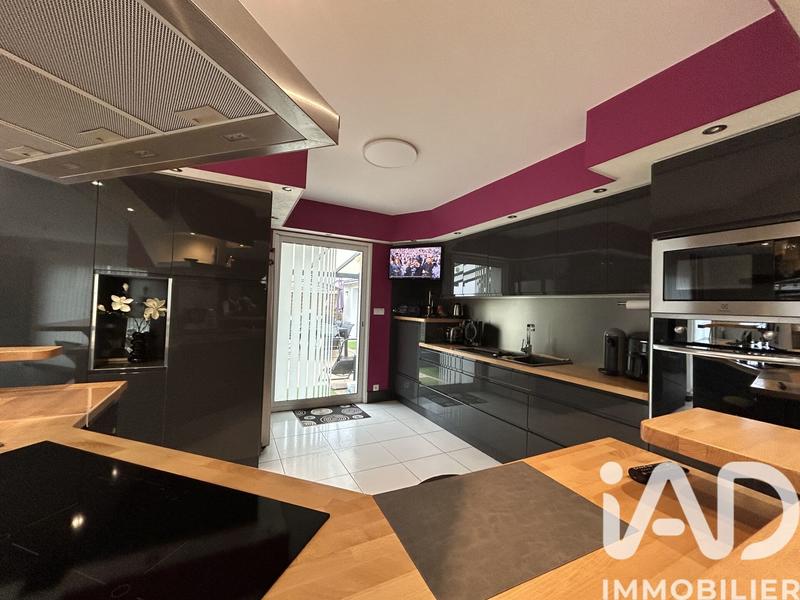 Maison - 260 m² - 8 pièces