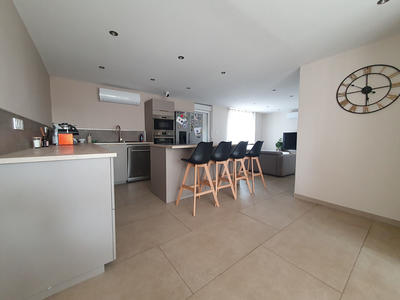 Maison - 99 m² - 5 pièces