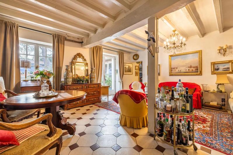 Maison - 212 m² - 9 pièces