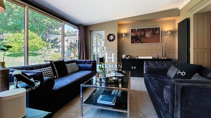 Maison - 221 m² - 10 pièces