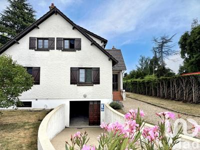 Maison - 200 m² - 7 pièces