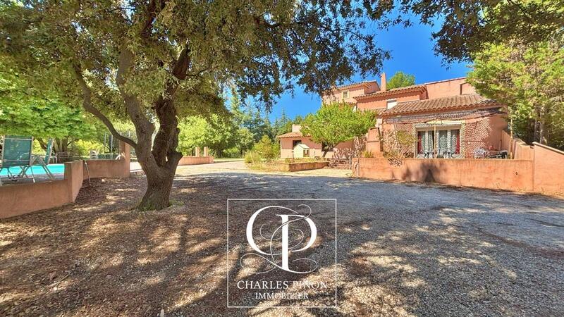 Maison - 236 m² - 8 pièces