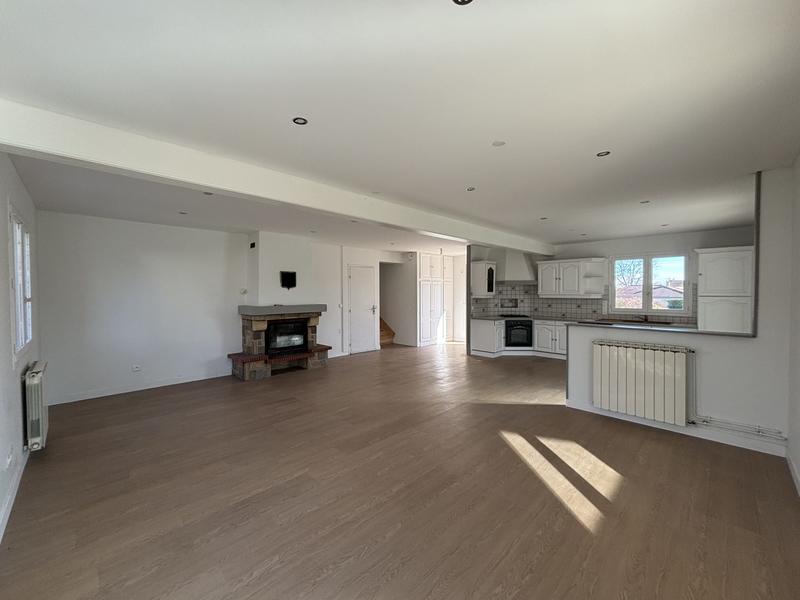 Maison traditionnelle - 145 m² - 8 pièces