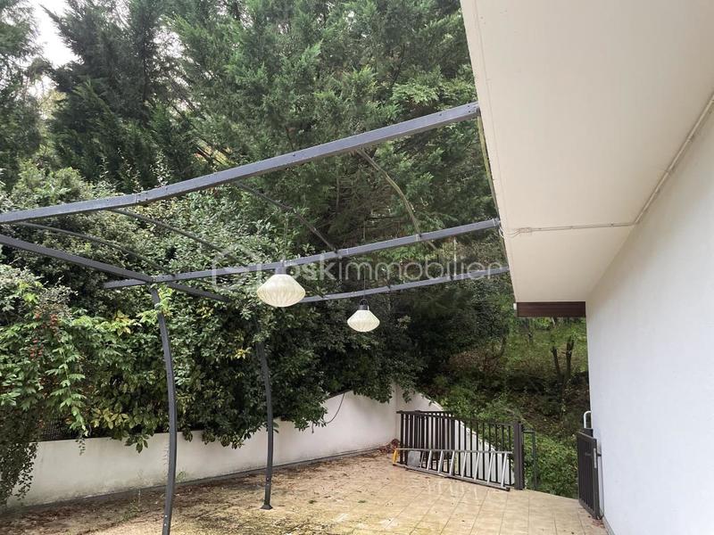 Demeure - 375 m² - 9 pièces