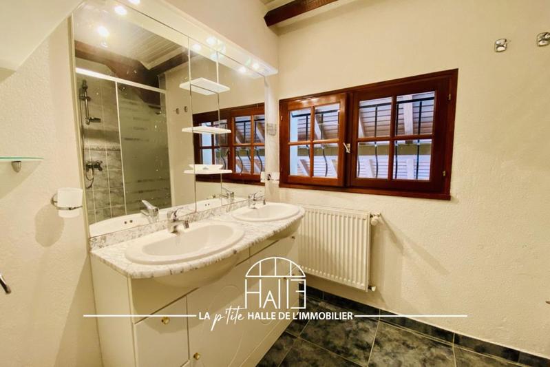 Maison - 227 m² - 9 pièces