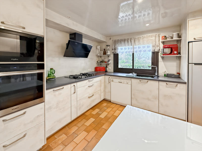 Maison - 243 m² - 9 pièces