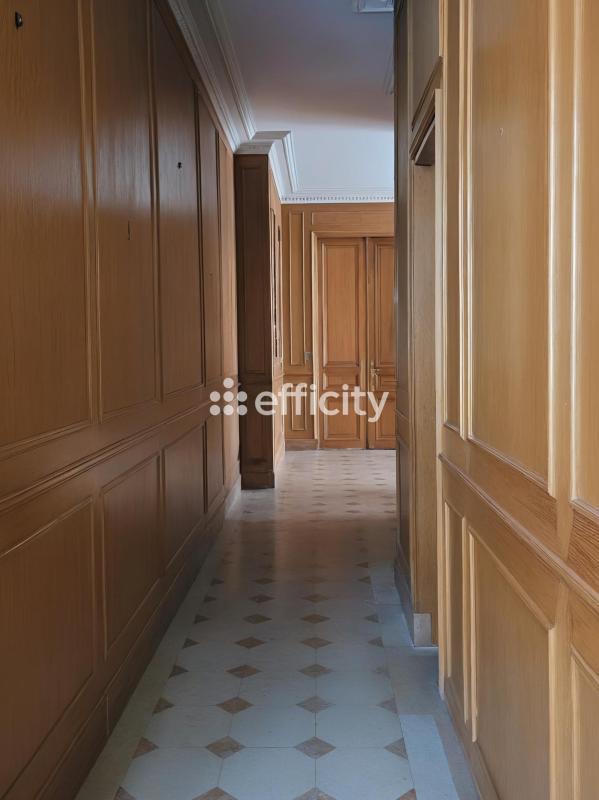 Propriété - 190 m² - 6 pièces