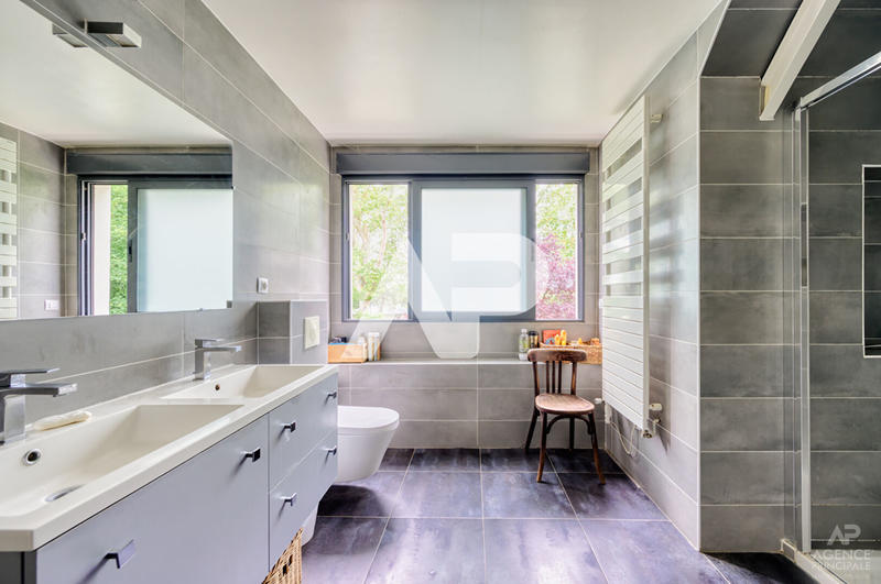 Maison - 278 m² - 11 pièces