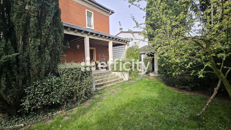 Maison - 182 m² - 9 pièces