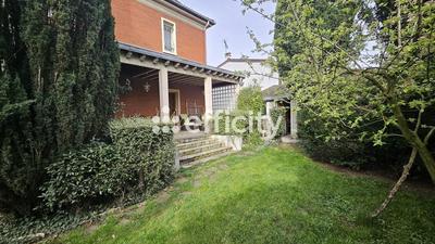 Maison - 182 m² - 9 pièces