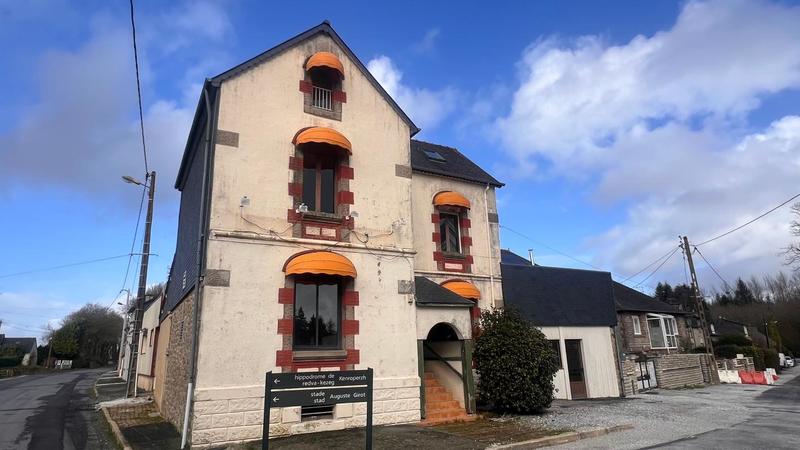 Maison - 267 m² - 7 pièces