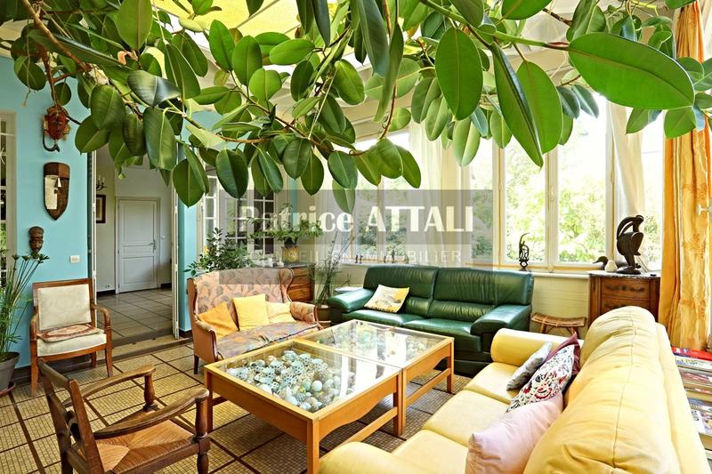 Maison - 420 m² - 12 pièces