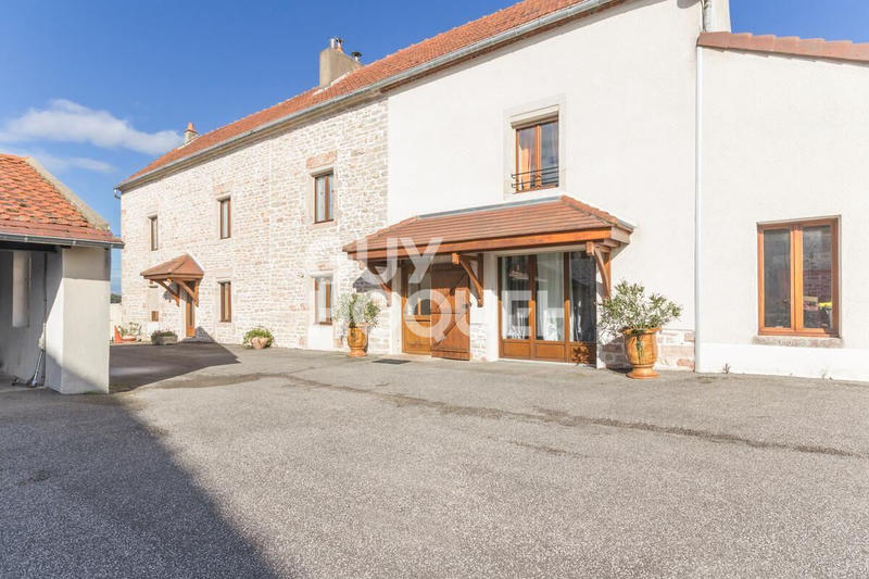 Maison - 220 m² - 8 pièces