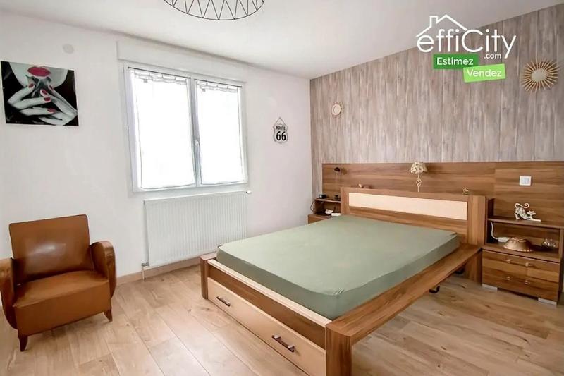 Maison - 220 m² - 8 pièces