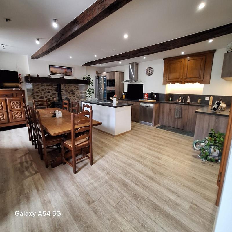 Maison - 300 m² - 11 pièces