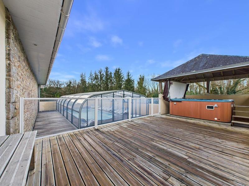 Propriété - 490 m² - 12 pièces