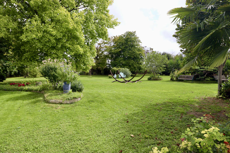 Maison - 460 m² - 9 pièces