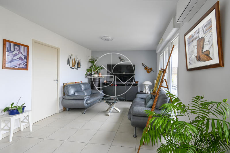 Appartement - 93 m² - 5 pièces