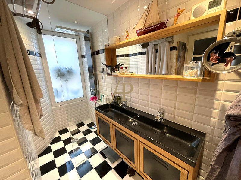 Appartement - 104 m² - 5 pièces