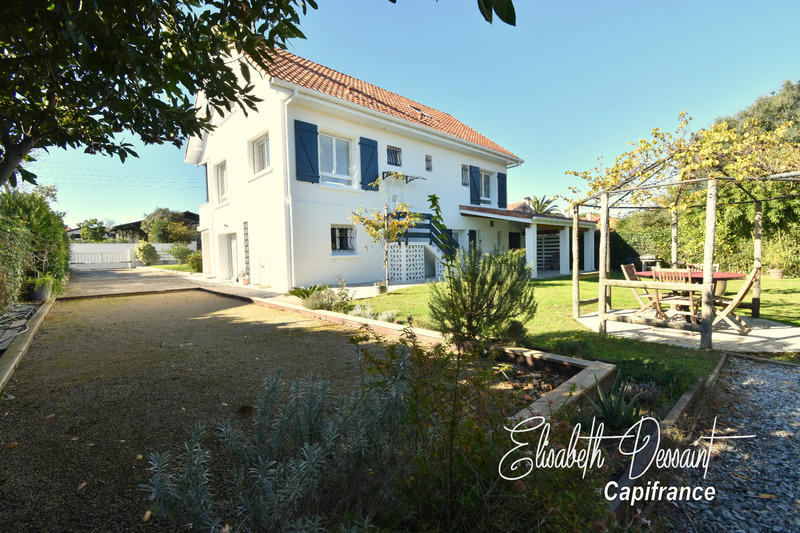 Maison - 196 m² - 7 pièces