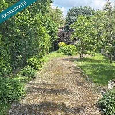 Maison - 220 m² - 8 pièces