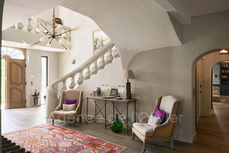 Propriété - 820 m² - 10 pièces