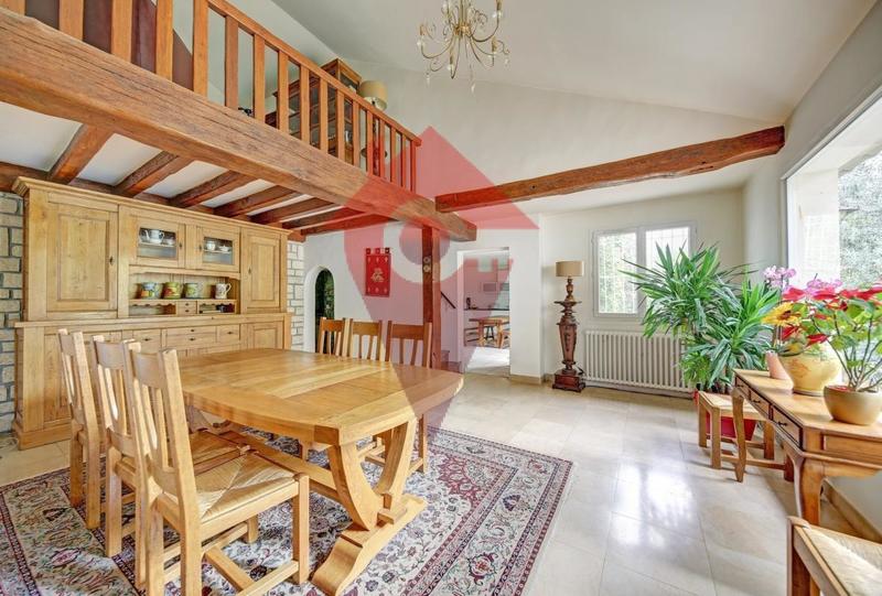 Maison - 360 m² - 10 pièces