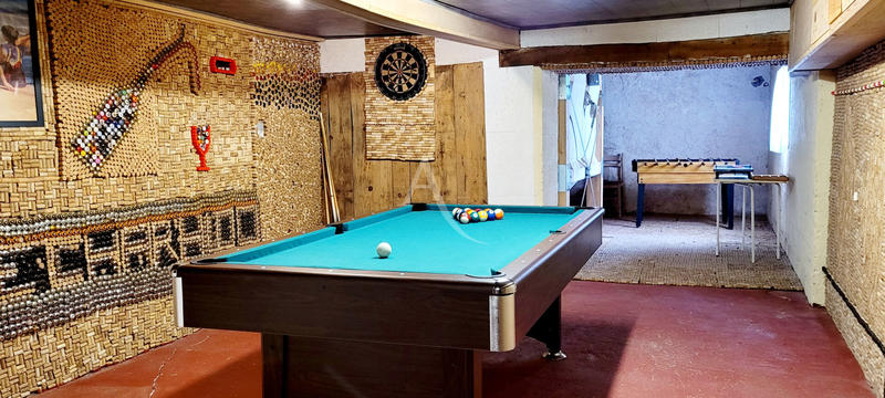 Maison - 297 m² - 9 pièces