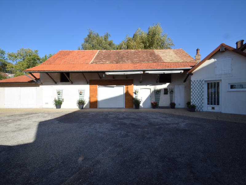 Maison - 280 m² - 10 pièces