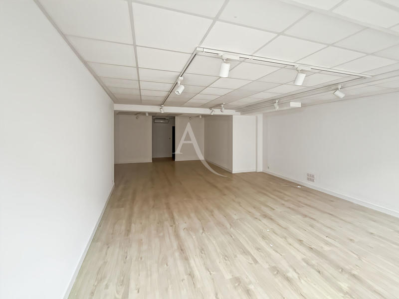 Local commercial - 75 m² - 1 pièce