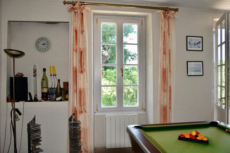 Maison - 335 m² - 12 pièces