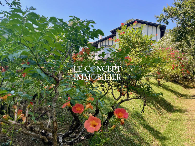 Villa - 330 m² - 7 pièces