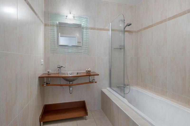 Villa - 233 m² - 12 pièces