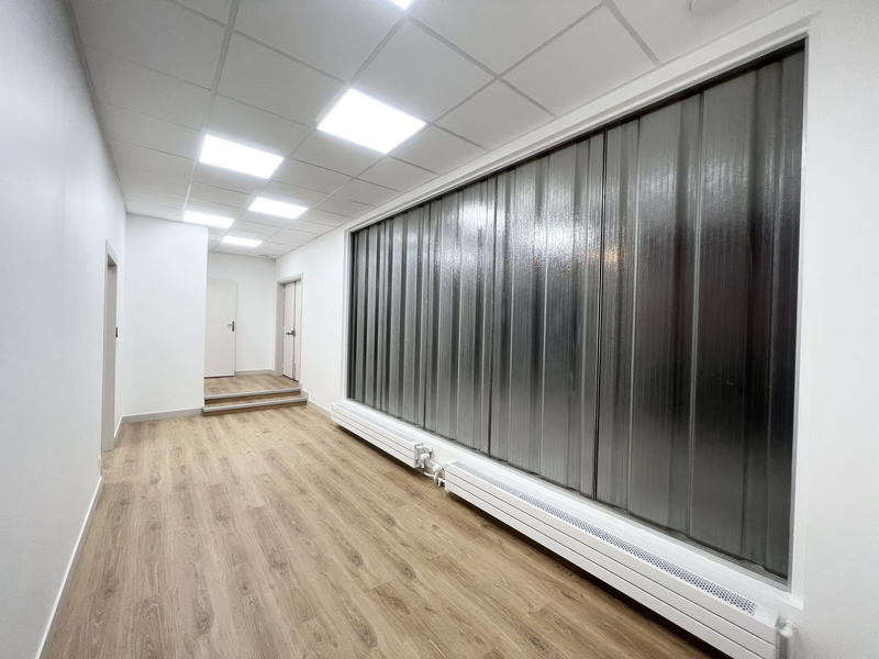 Local commercial - 90 m² - 4 pièces