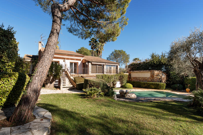 Propriété - 217 m² - 5 pièces