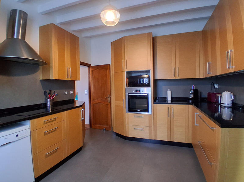 Maison - 213 m² - 6 pièces