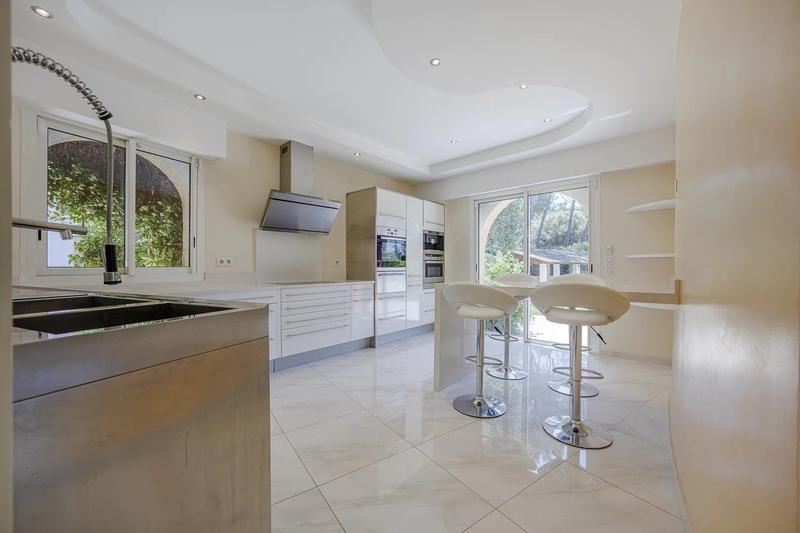 Maison - 540 m² - 10 pièces