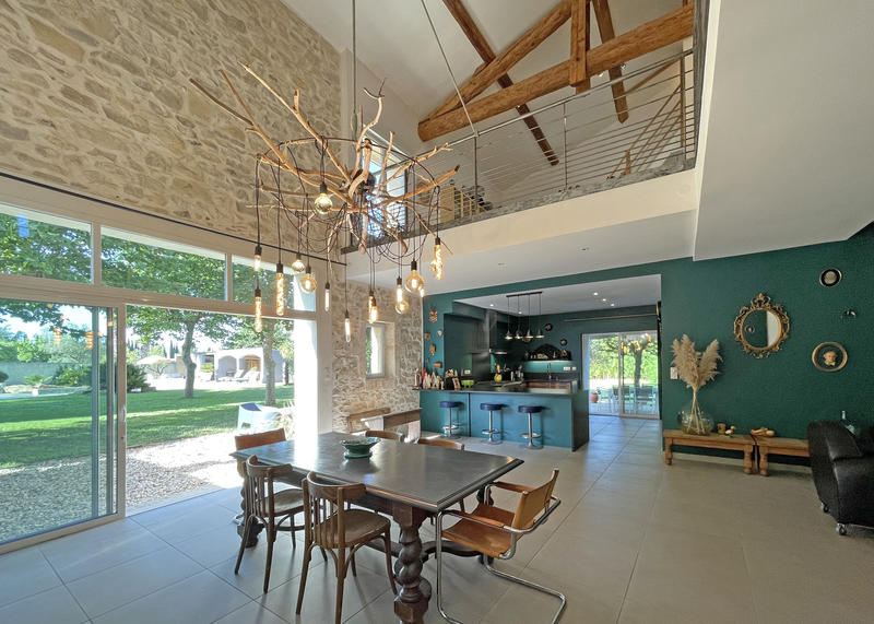 Mas - 1 200 m² - 25 pièces