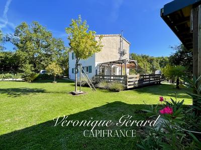 Maison - 140 m² - 5 pièces