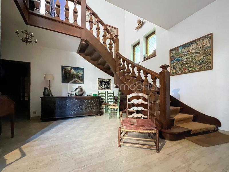 Maison - 280 m² - 10 pièces