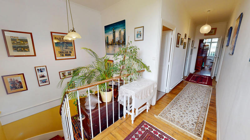 Demeure - 228 m² - 9 pièces