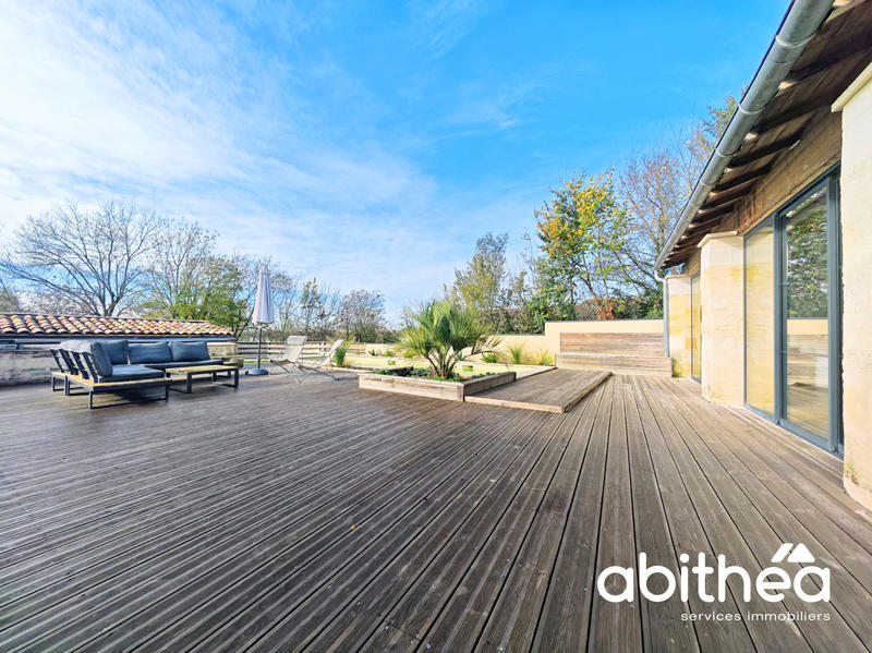 Maison - 250 m² - 6 pièces