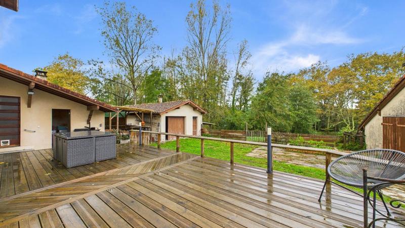 Maison - 256 m² - 9 pièces