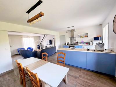 Maison traditionnelle - 141 m² - 6 pièces