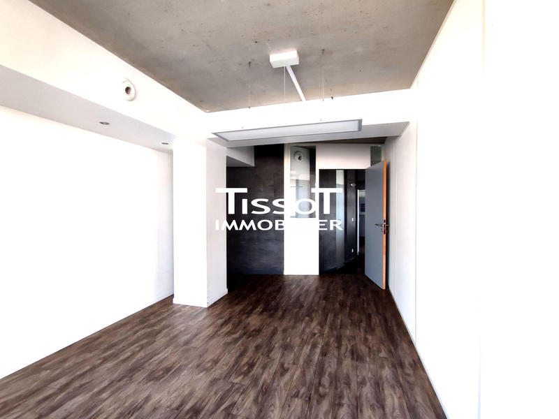 Bureau - 157 m² - 1 pièce