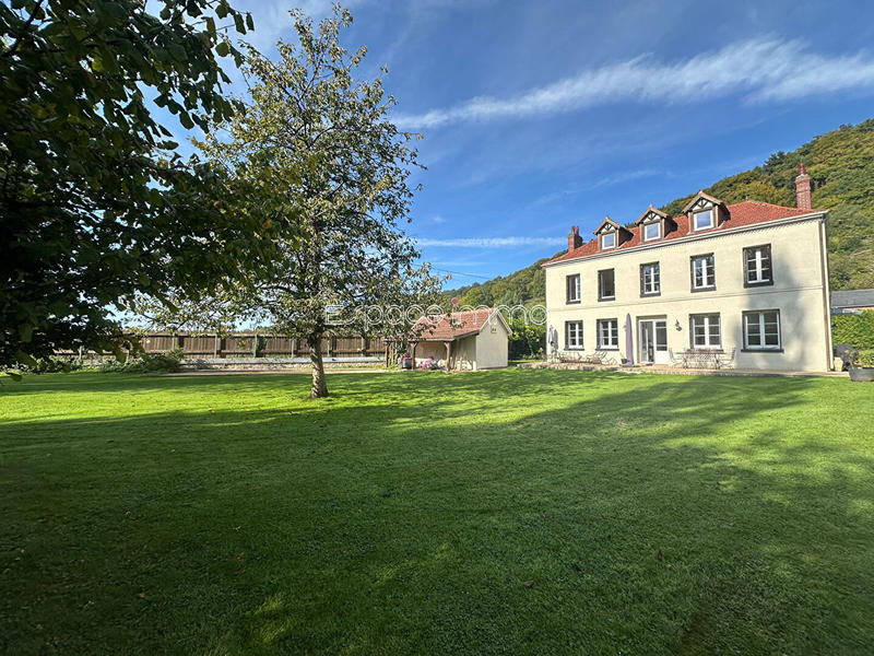 Maison - 237 m² - 9 pièces