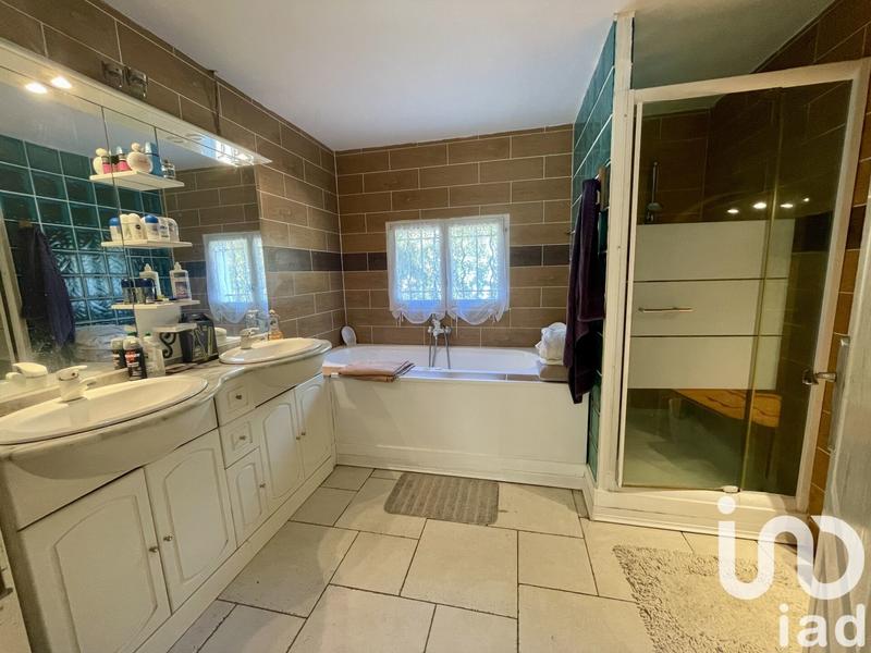 Maison - 180 m² - 9 pièces