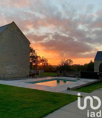 Maison - 287 m² - 12 pièces