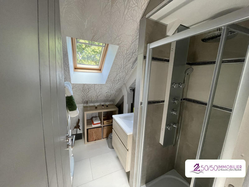 Maison - 252 m² - 9 pièces