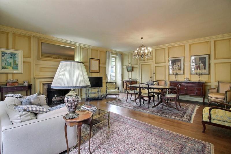 Maison - 230 m² - 7 pièces